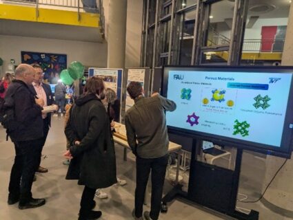 Lukas Sandner explaing the principle of adsorption